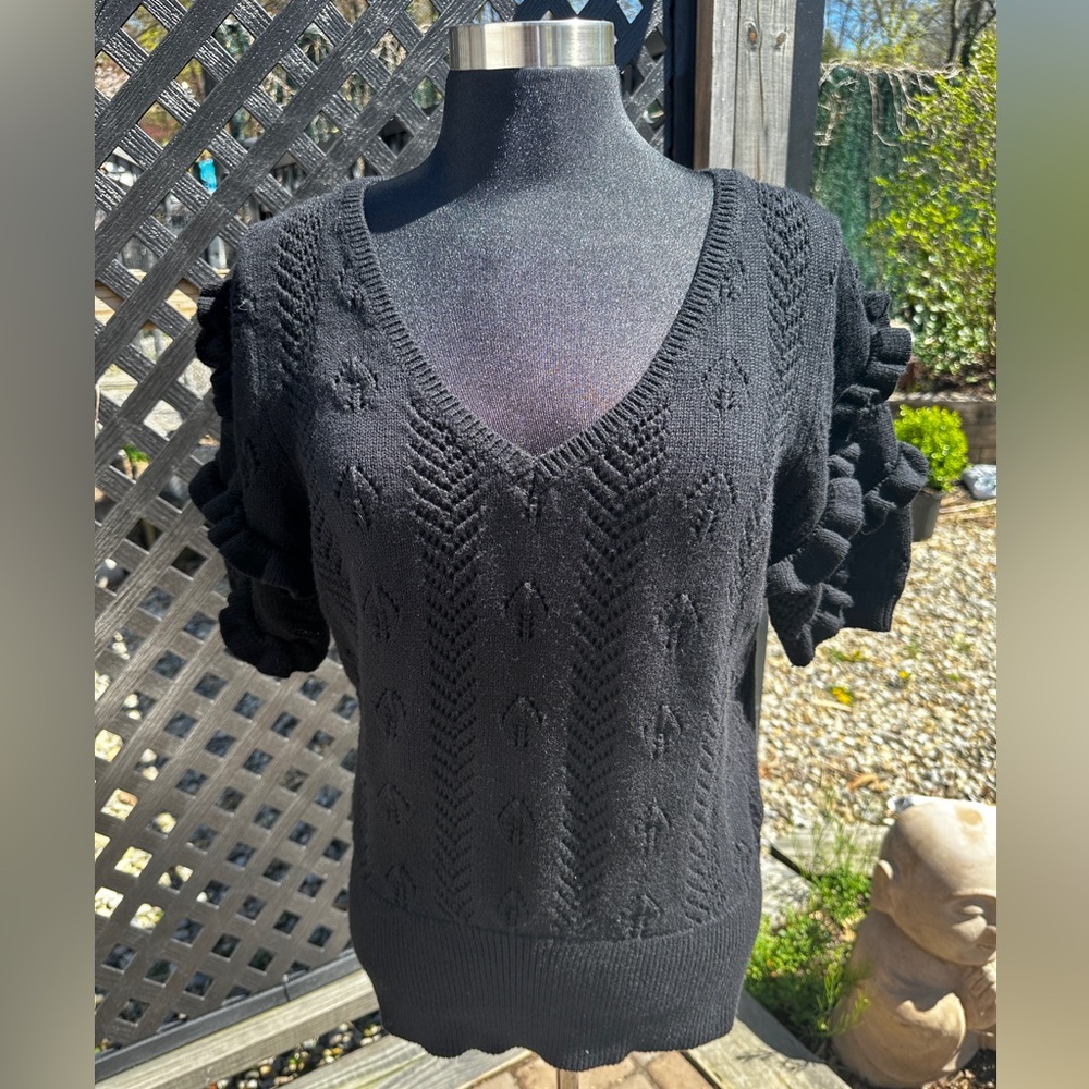 White House, black market size large ruffle V-neck sweater short sleeve.
